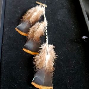 Teenager's Feather 🪶 clip.